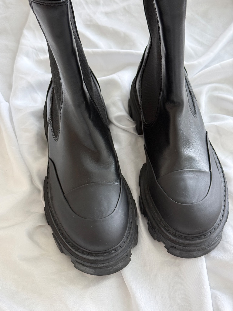 Ganni Black Leather Chunky Chelsea Boots Size 37 — image 6 of 8